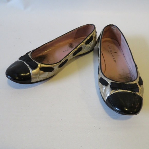 MARC JACOBS GOLD QUILTED LEATHER BLACK FLATS 6.5 - Picture 2 of 7